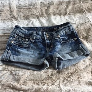 🌟UNIQUE MISS ME ZIPPERED JEAN SHORTS🌟